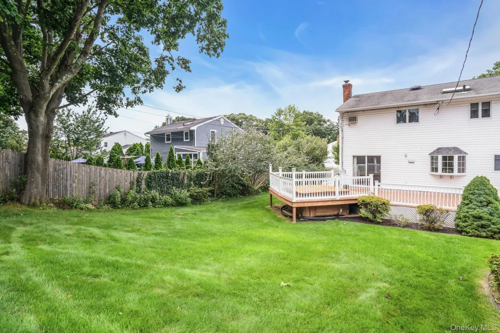 7 Tomkins Court Commack, NY 11725