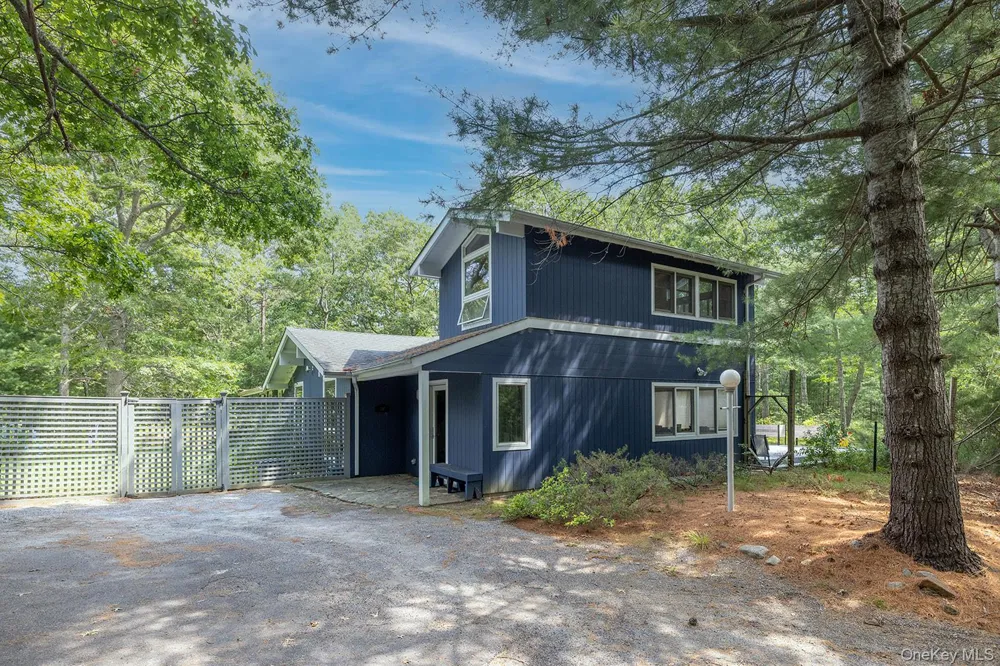197 Two Holes Water Road East Hampton, NY 11937