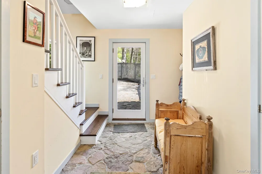 197 Two Holes Water Road East Hampton, NY 11937