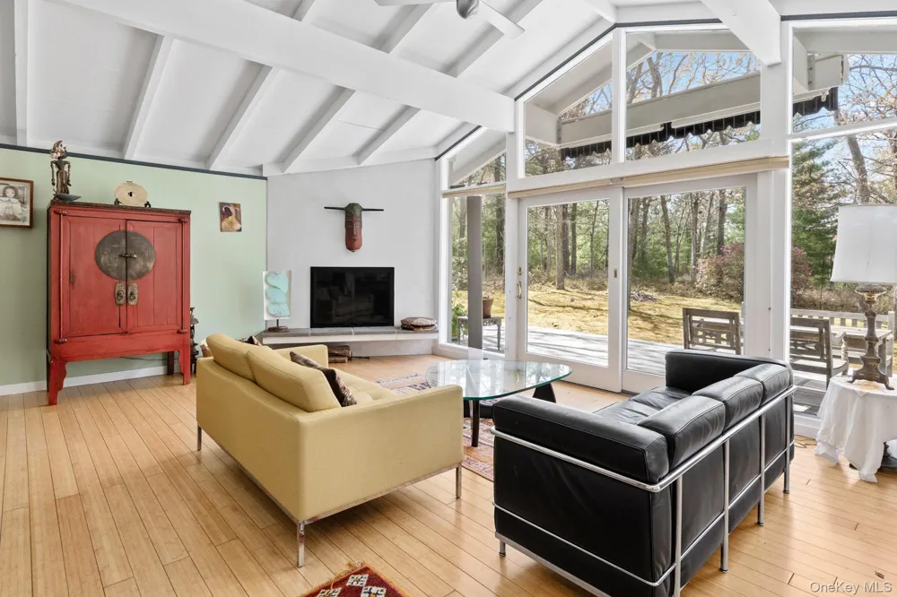 197 Two Holes Water Road East Hampton, NY 11937