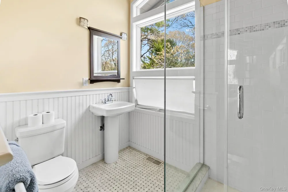 197 Two Holes Water Road East Hampton, NY 11937