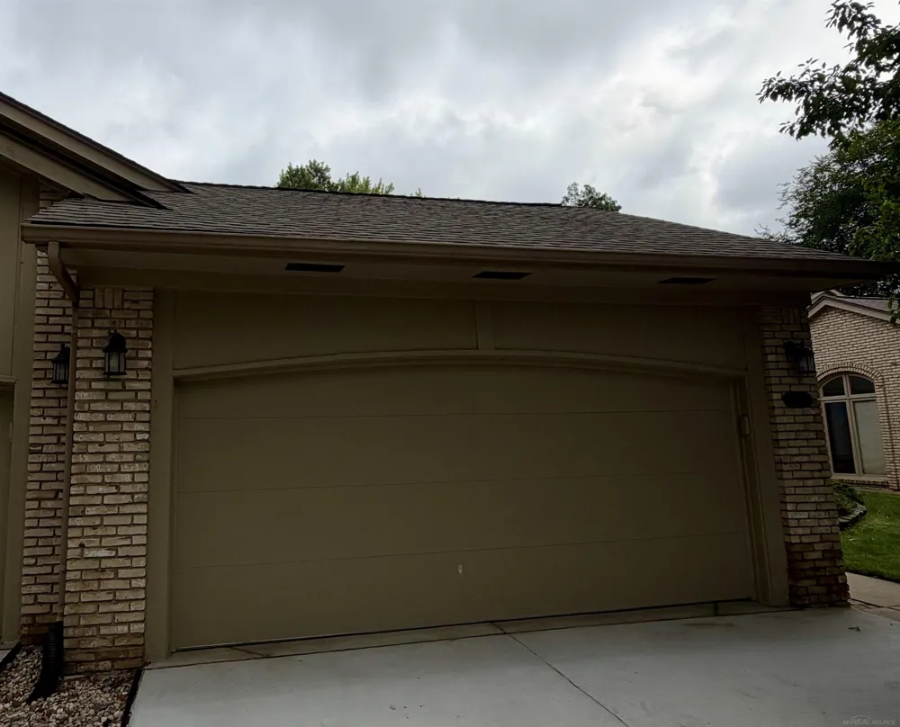 43076 W Kirkwood Drive Clinton Charter Township, MI 48038