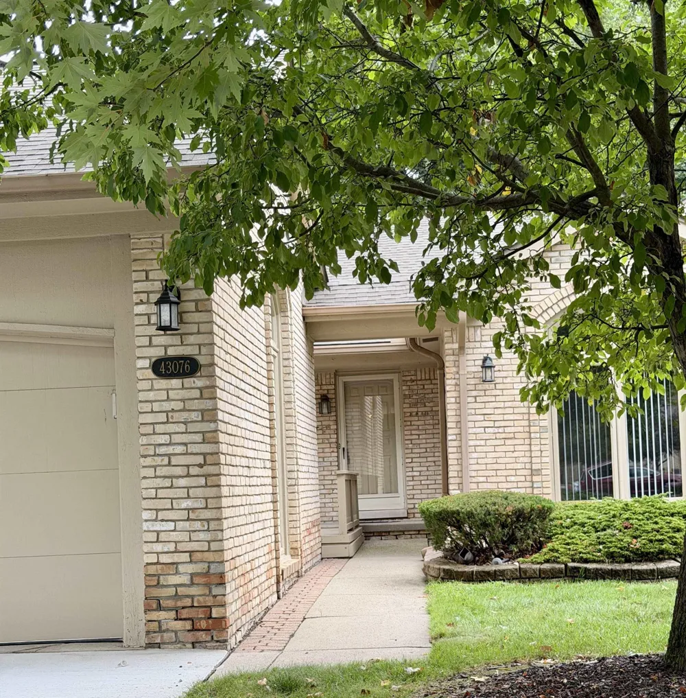43076 W Kirkwood Drive Clinton Charter Township, MI 48038