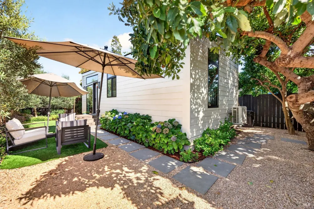 1571 Menlo Avenue Napa, CA 94558