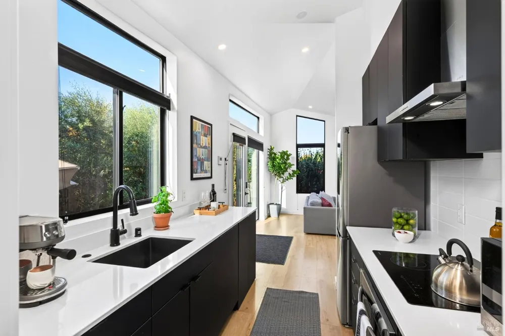 1571 Menlo Avenue Napa, CA 94558