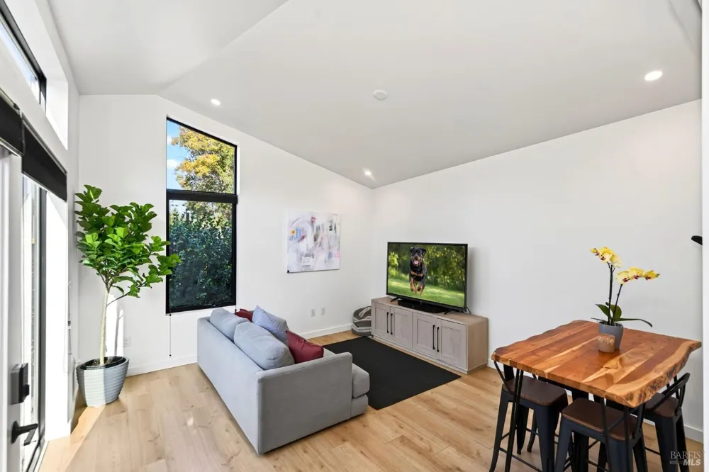 1571 Menlo Avenue Napa, CA 94558