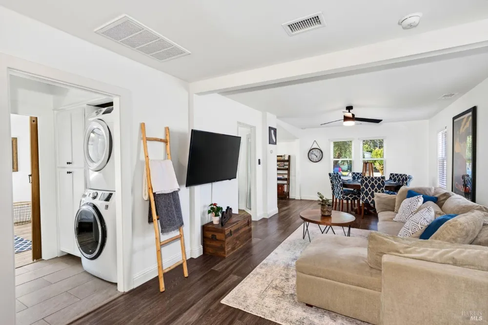 1571 Menlo Avenue Napa, CA 94558