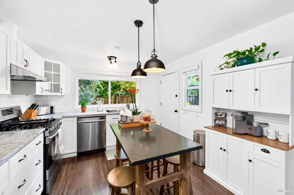 1571 Menlo Avenue Napa, CA 94558