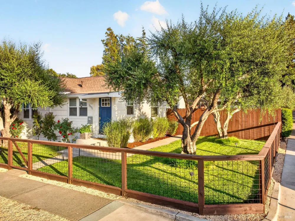 1571 Menlo Avenue Napa, CA 94558