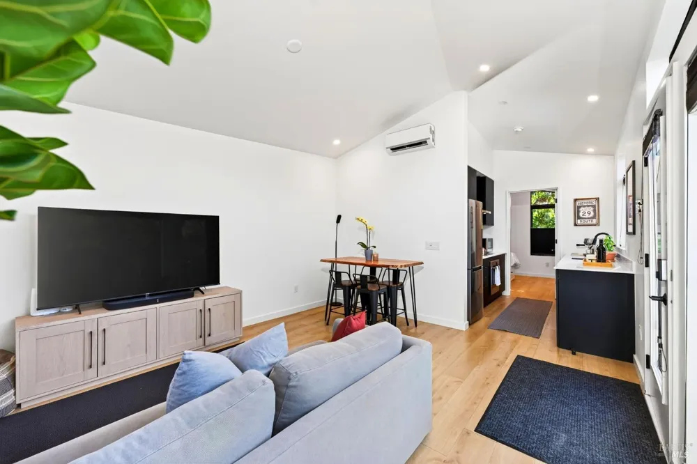 1571 Menlo Avenue Napa, CA 94558