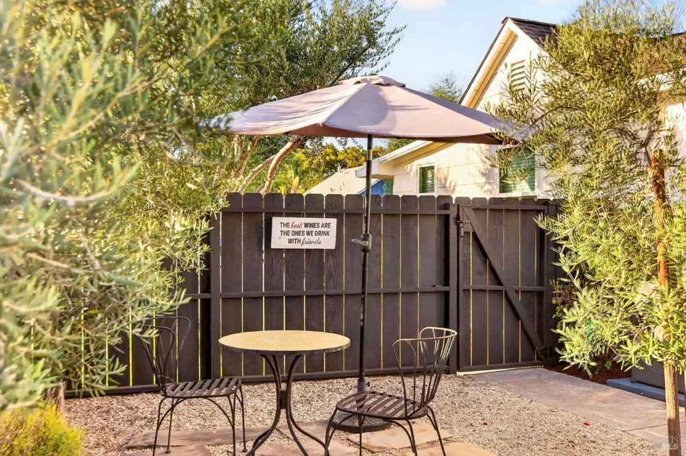 1571 Menlo Avenue Napa, CA 94558