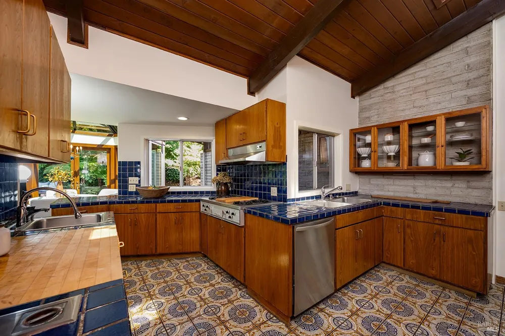 40 Blue Ridge Road Kentfield, CA 94904