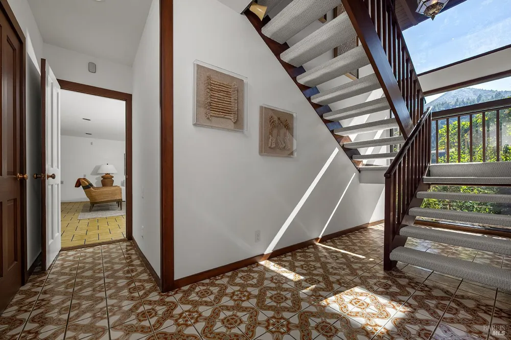 40 Blue Ridge Road Kentfield, CA 94904