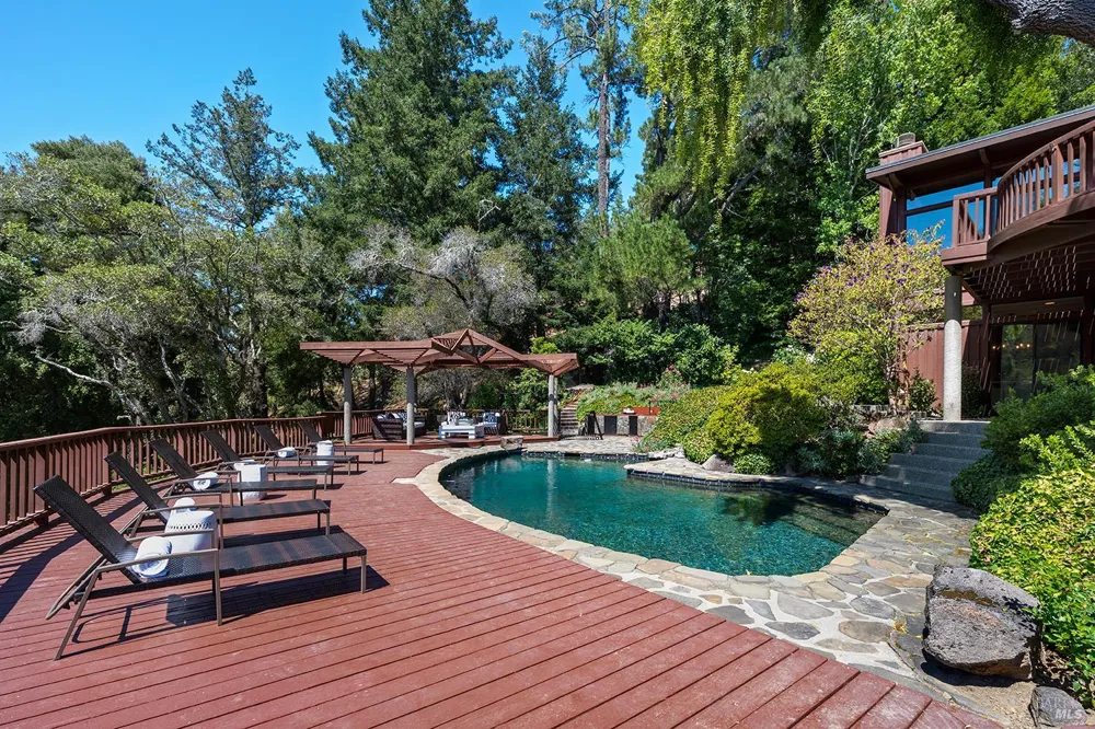 40 Blue Ridge Road Kentfield, CA 94904