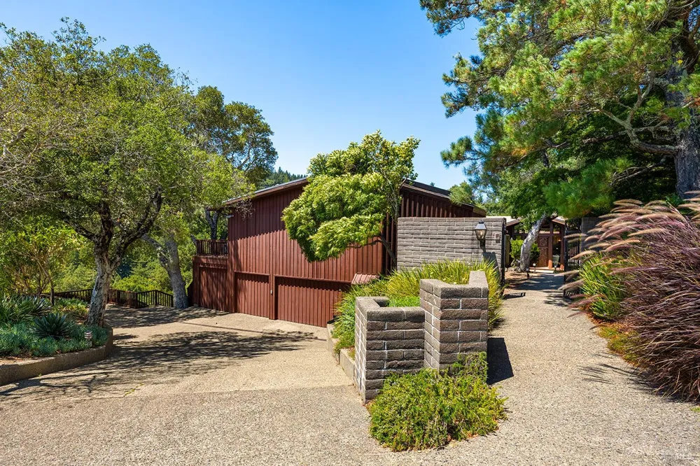 40 Blue Ridge Road Kentfield, CA 94904