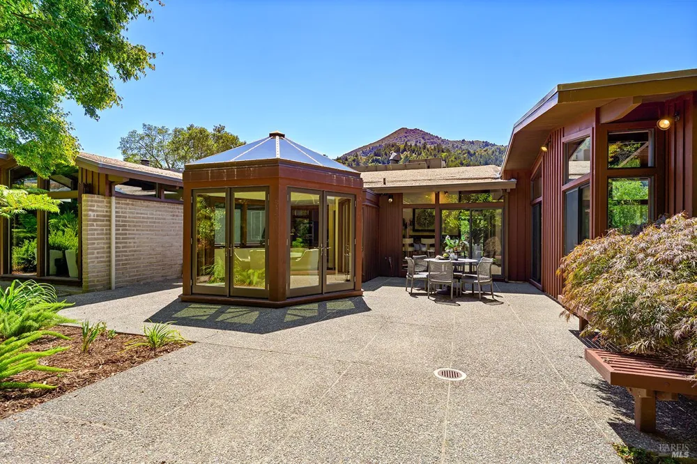 40 Blue Ridge Road Kentfield, CA 94904