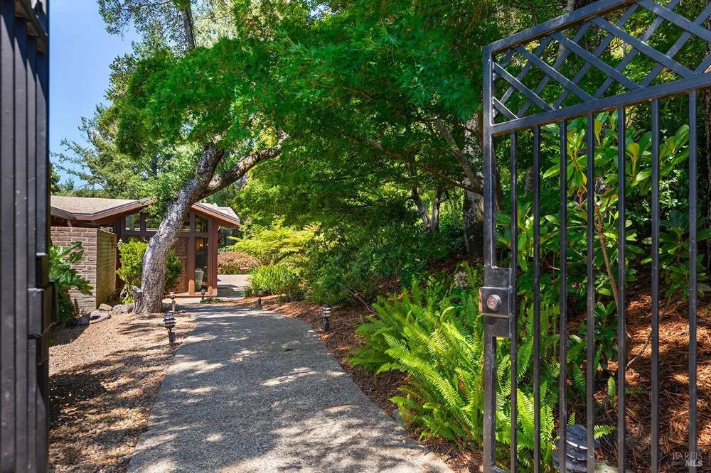40 Blue Ridge Road Kentfield, CA 94904