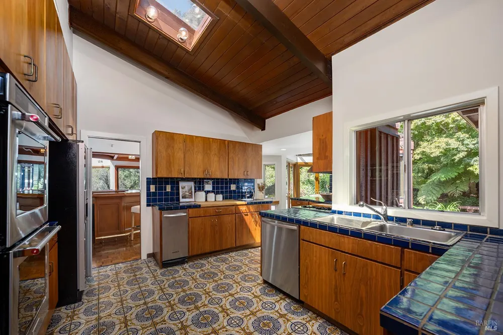 40 Blue Ridge Road Kentfield, CA 94904