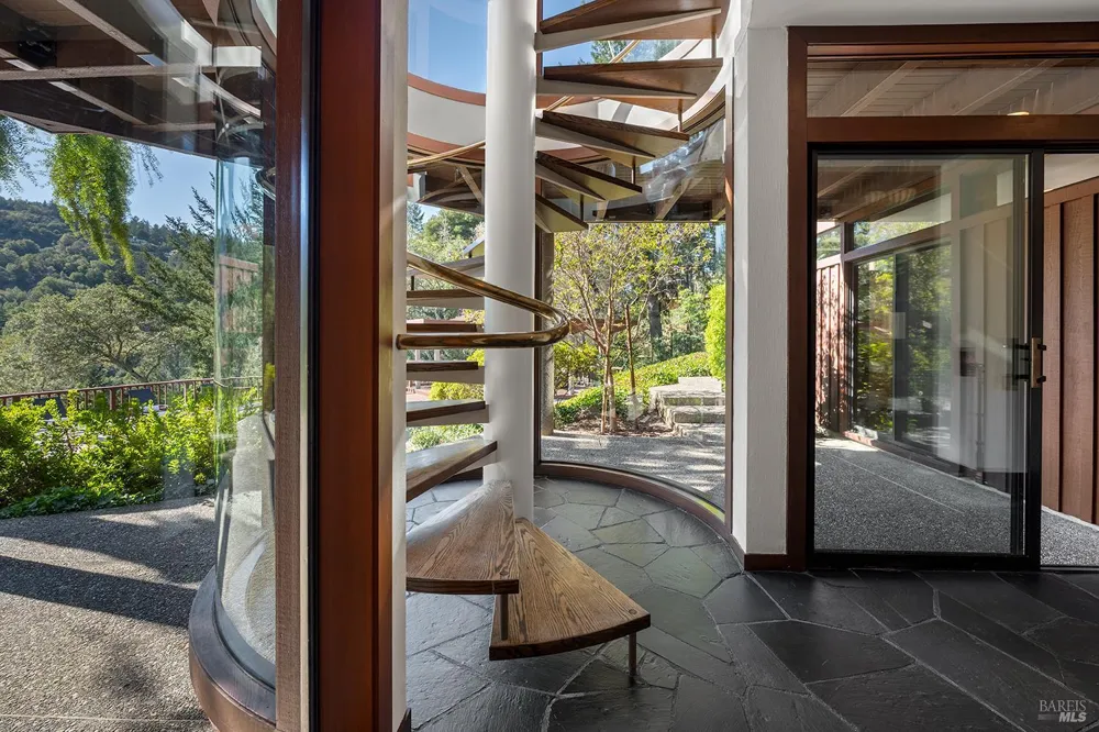 40 Blue Ridge Road Kentfield, CA 94904