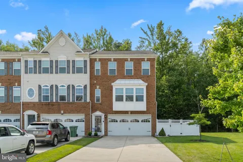 43 ISABELLE COURT