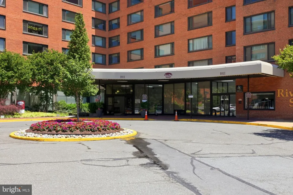 1011 ARLINGTON BOULEVARD #501 Arlington, VA 22209