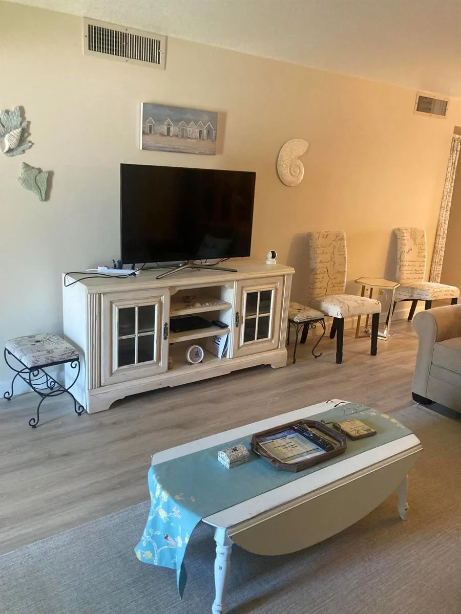 1600 SE Dixie Highway #13-204 Jensen Beach, FL 34957