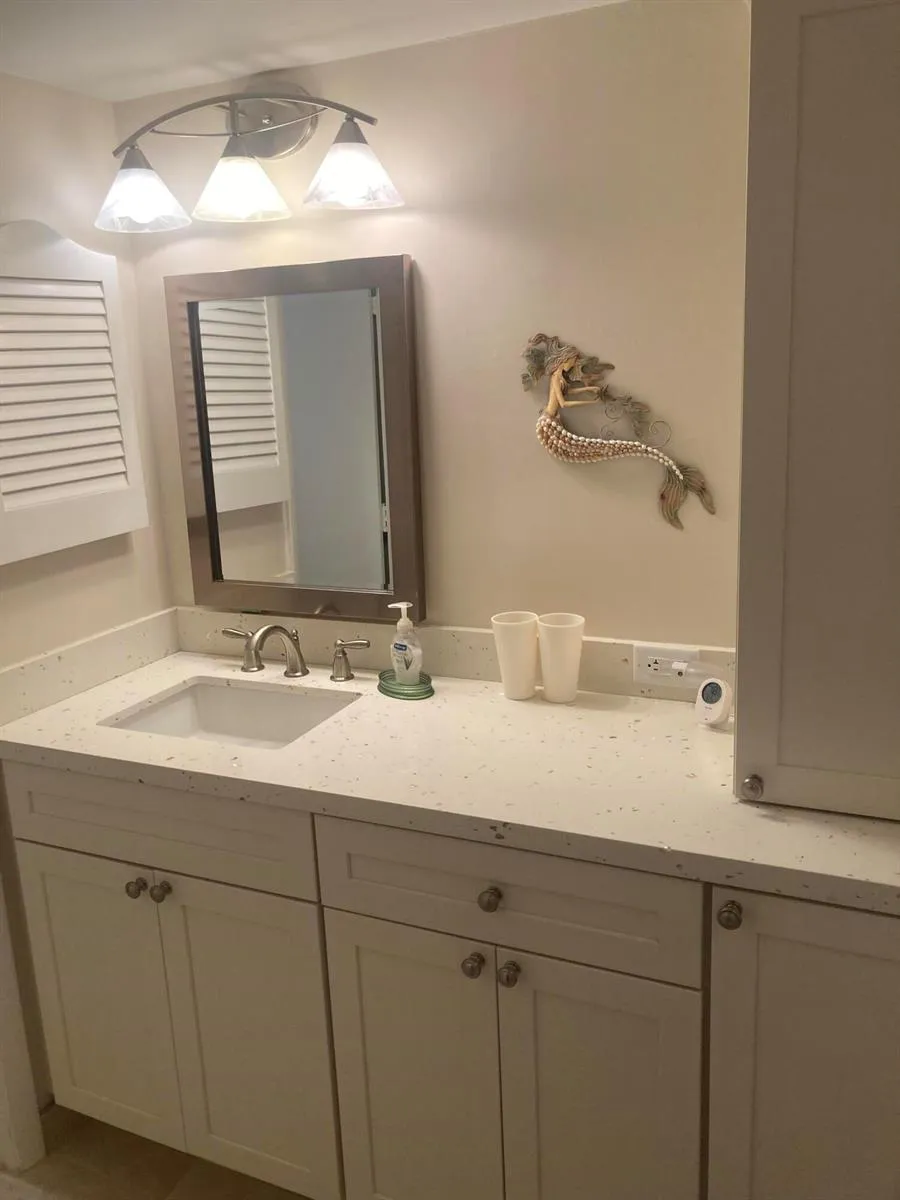 1600 SE Dixie Highway #13-204 Jensen Beach, FL 34957