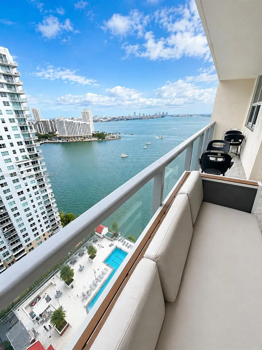 1155 Brickell Bay Dr #2504 Miami, FL 33131