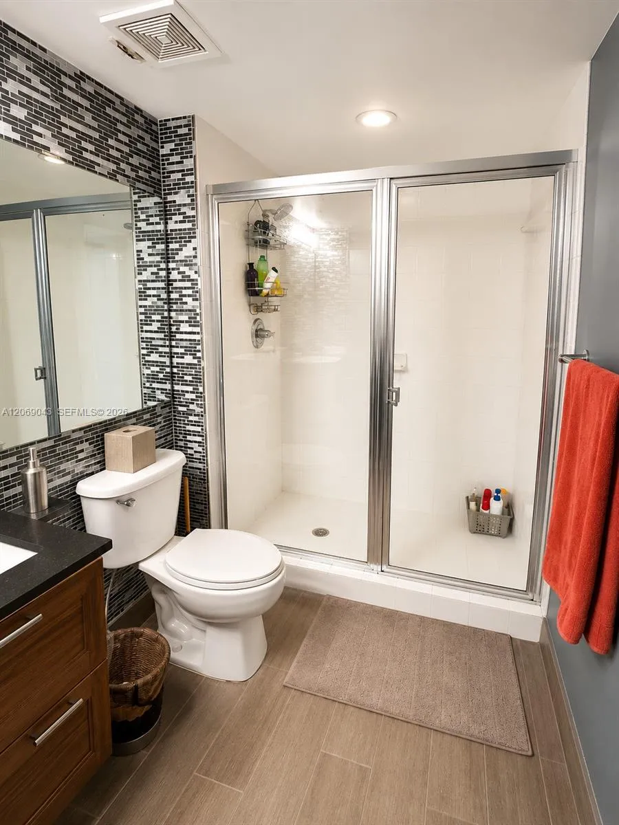 1155 Brickell Bay Dr #2504 Miami, FL 33131