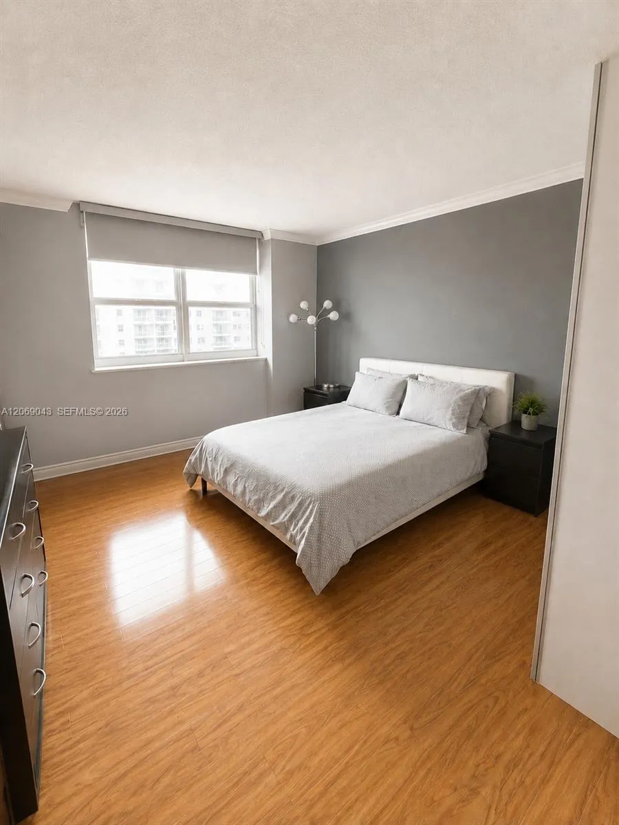1155 Brickell Bay Dr #2504 Miami, FL 33131