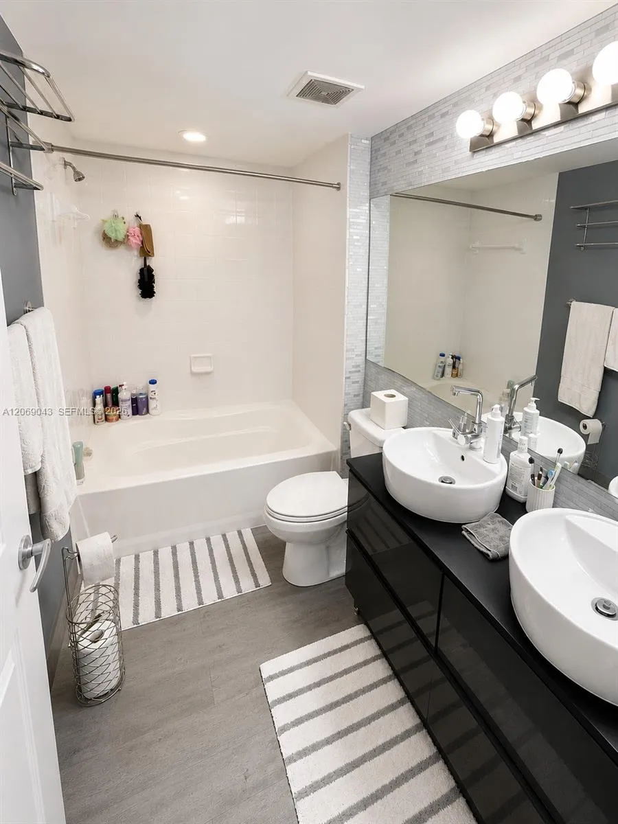 1155 Brickell Bay Dr #2504 Miami, FL 33131