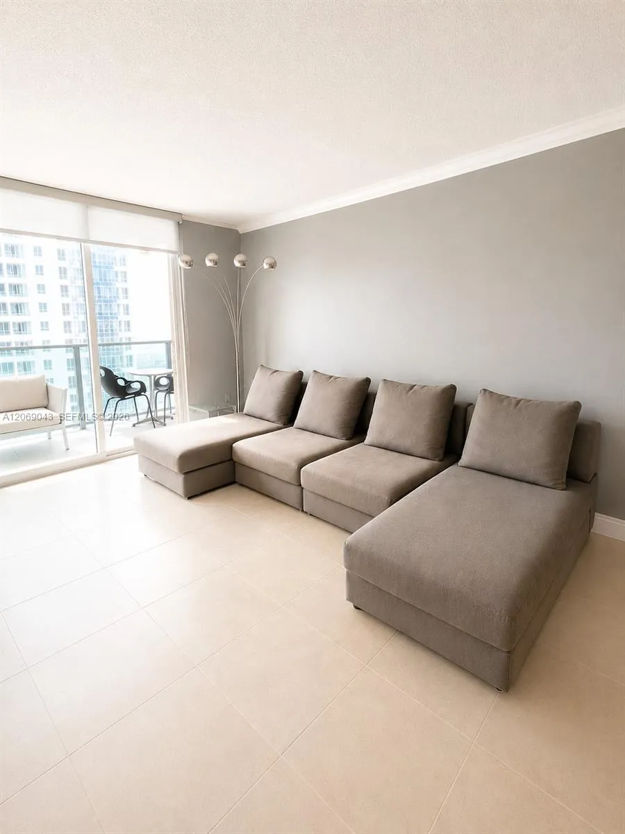 1155 Brickell Bay Dr #2504 Miami, FL 33131