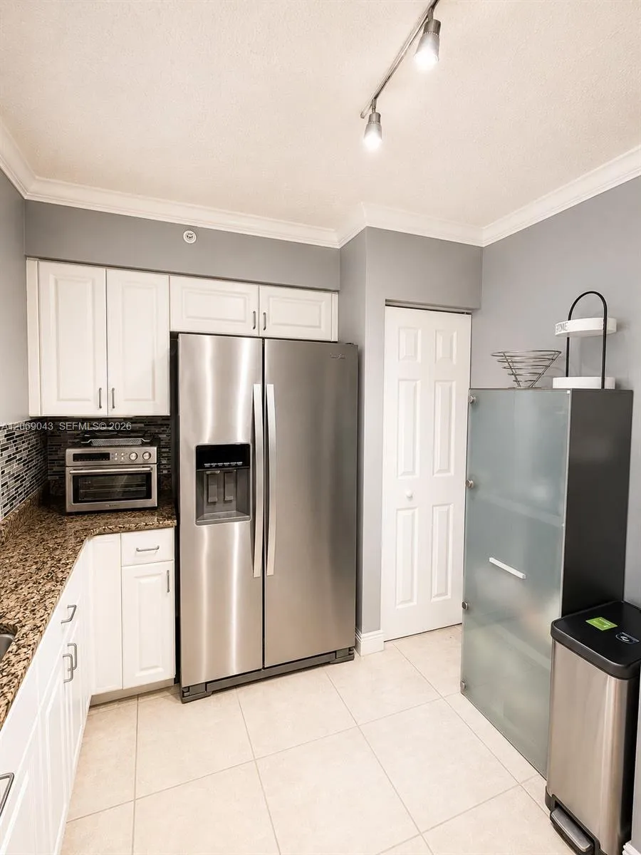 1155 Brickell Bay Dr #2504 Miami, FL 33131