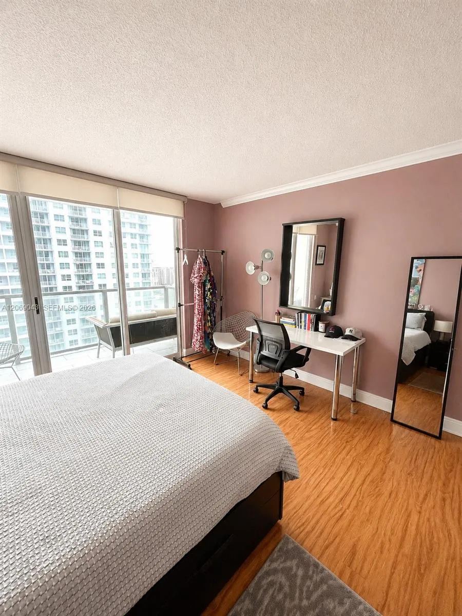 1155 Brickell Bay Dr #2504 Miami, FL 33131
