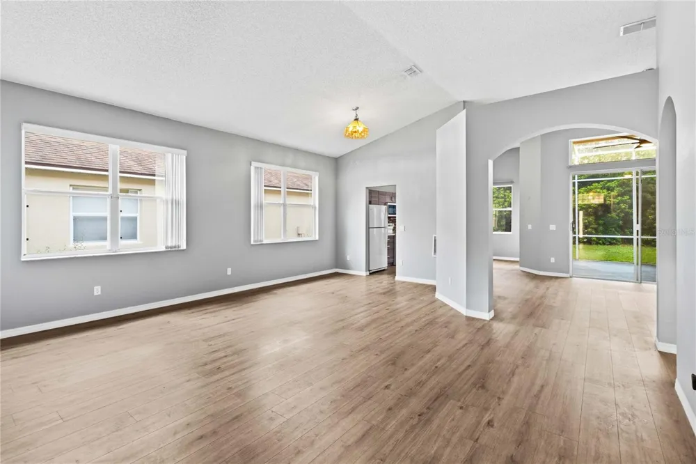 2412 RUNYON CIRCLE Orlando, FL 32837
