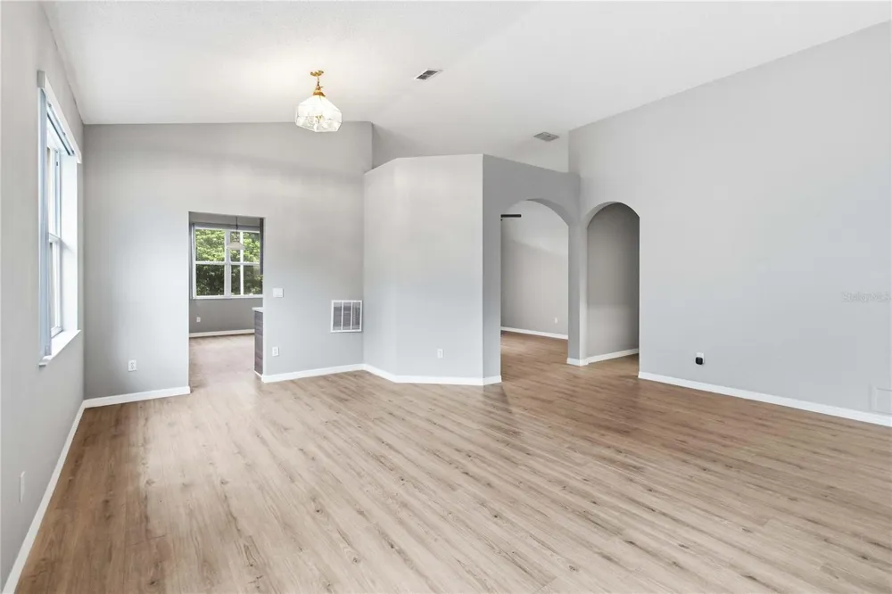 2412 RUNYON CIRCLE Orlando, FL 32837