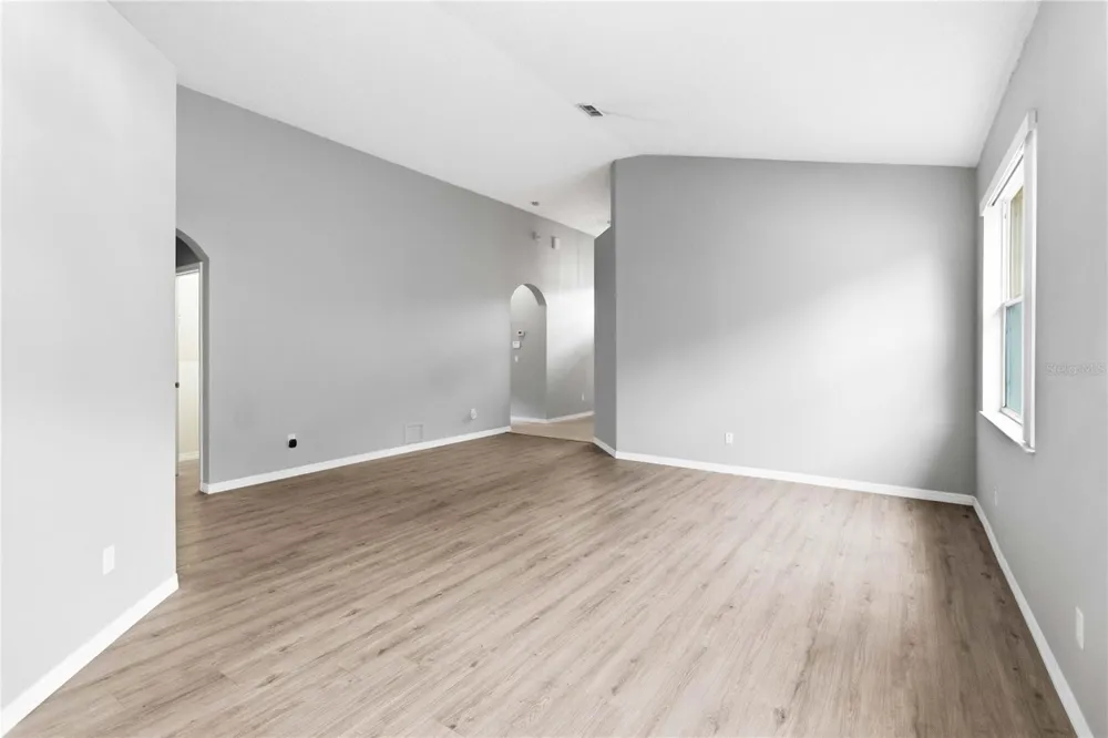 2412 RUNYON CIRCLE Orlando, FL 32837