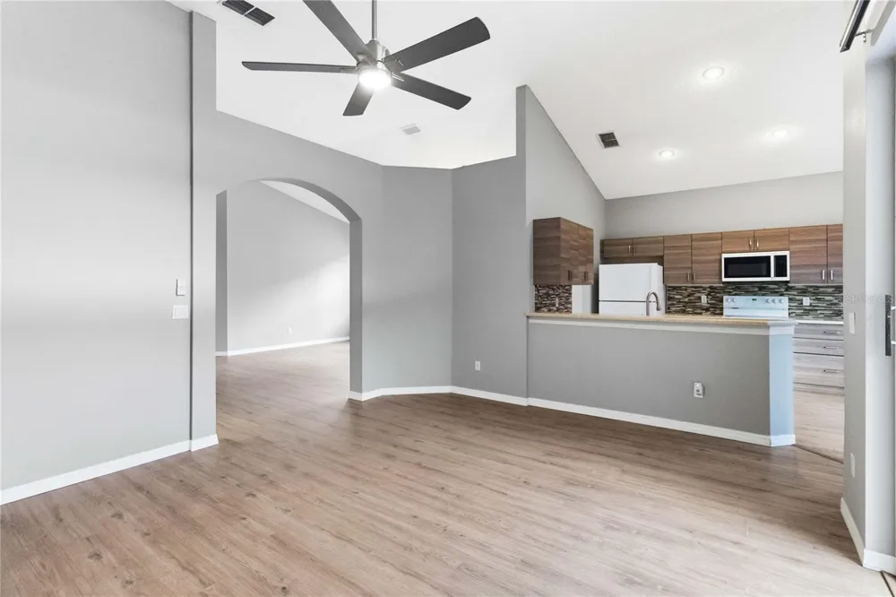 2412 RUNYON CIRCLE Orlando, FL 32837
