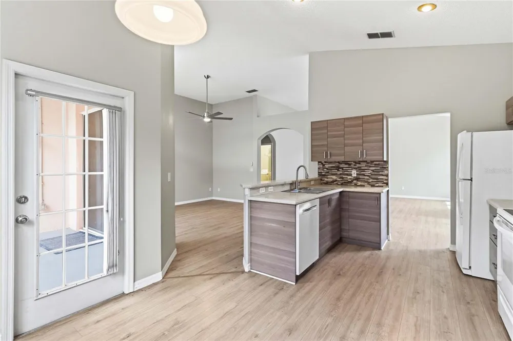 2412 RUNYON CIRCLE Orlando, FL 32837
