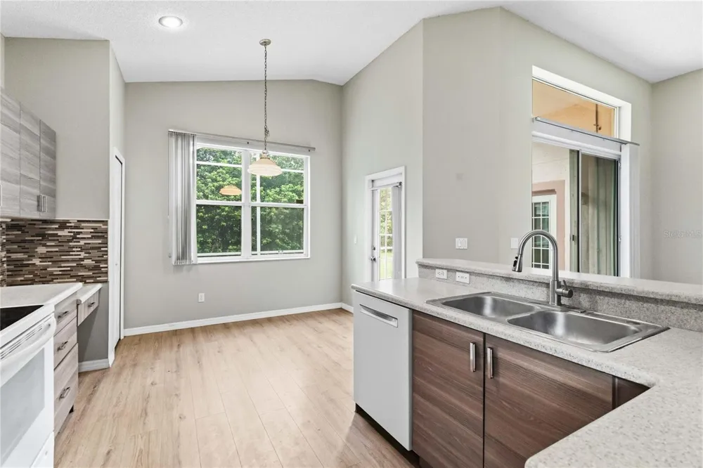 2412 RUNYON CIRCLE Orlando, FL 32837