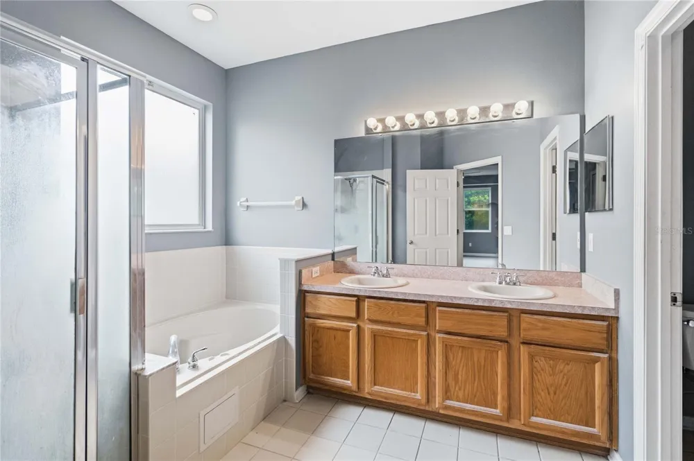 2412 RUNYON CIRCLE Orlando, FL 32837