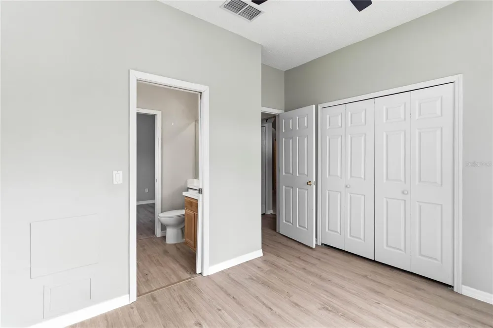 2412 RUNYON CIRCLE Orlando, FL 32837