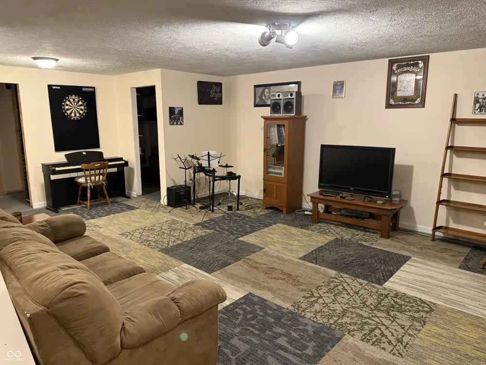 4306 W Fox Ridge Avenue Greenwood, IN 46143