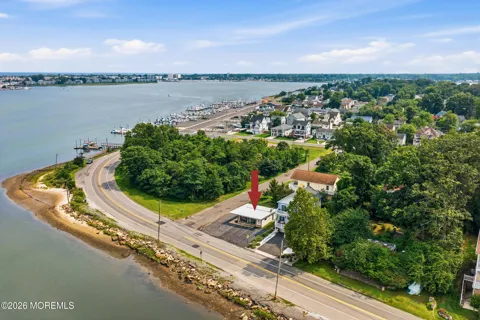 27 S Riverside Drive