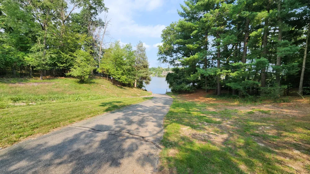 1538 Hillsboro Avenue SE Cascade Charter Township, MI 49546