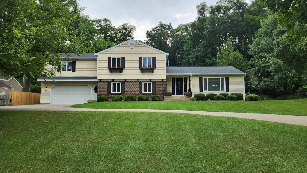 1538 Hillsboro Avenue SE Cascade Charter Township, MI 49546