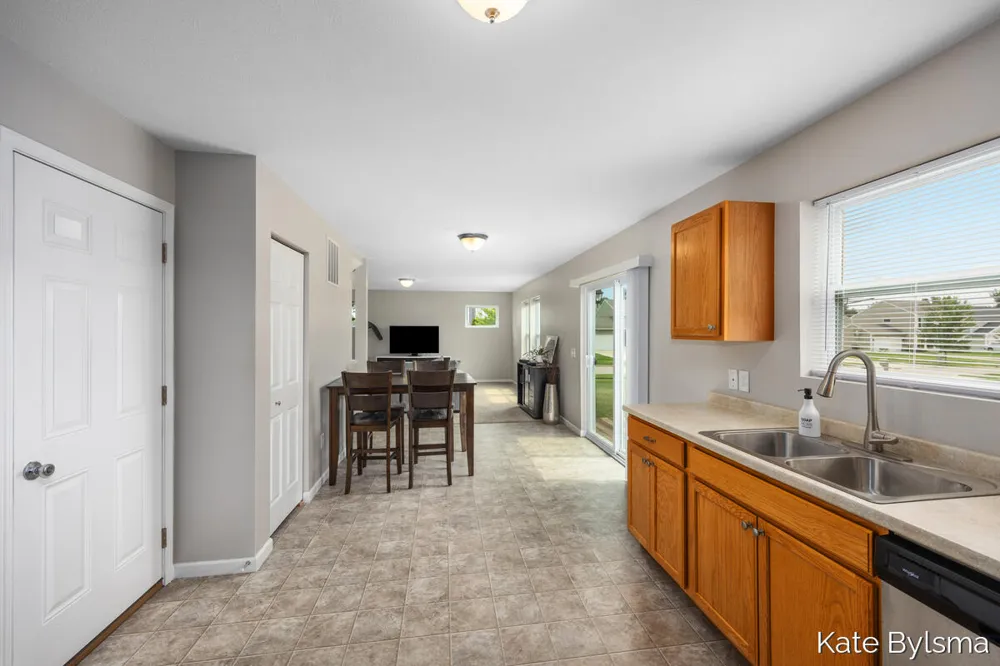 4614 Quaker Hill Court Kentwood City, MI 49512