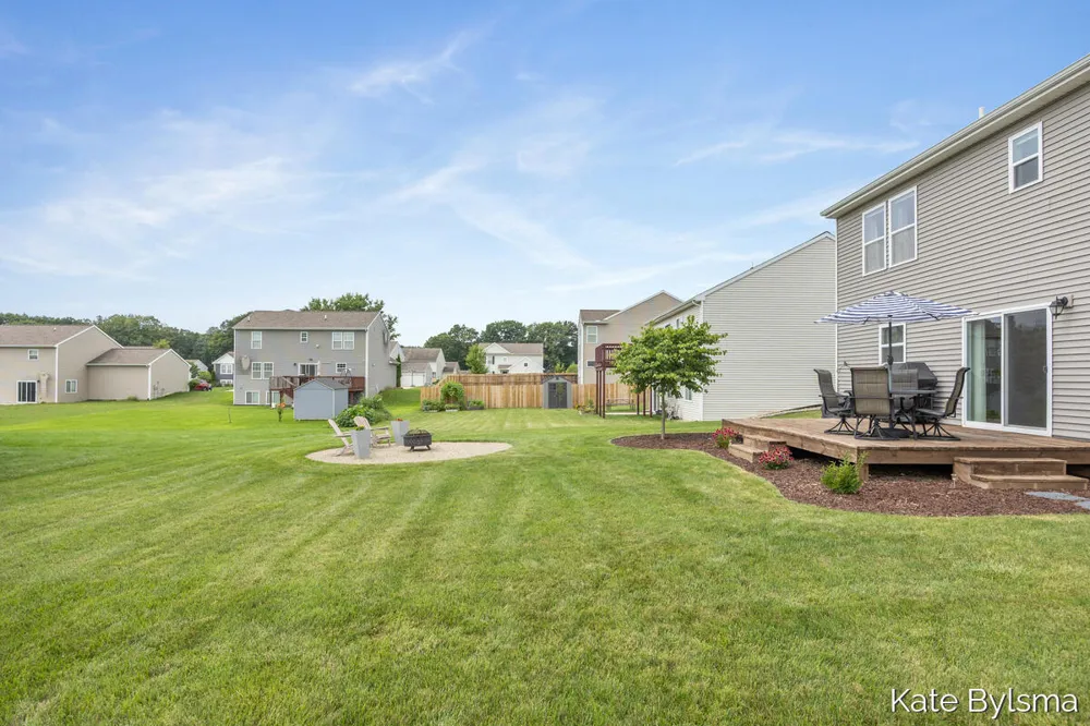 4614 Quaker Hill Court Kentwood City, MI 49512
