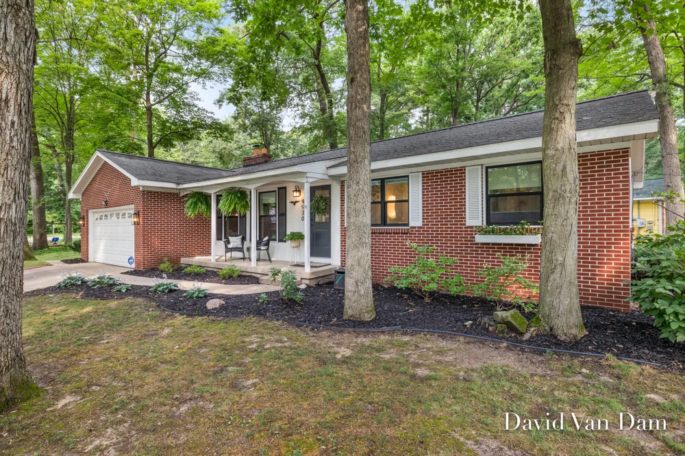 4930 Poinsettia Avenue SE Kentwood City, MI 49508