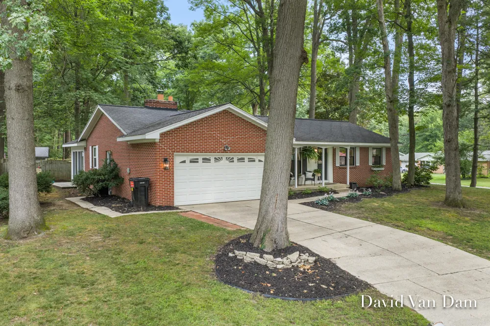 4930 Poinsettia Avenue SE Kentwood City, MI 49508